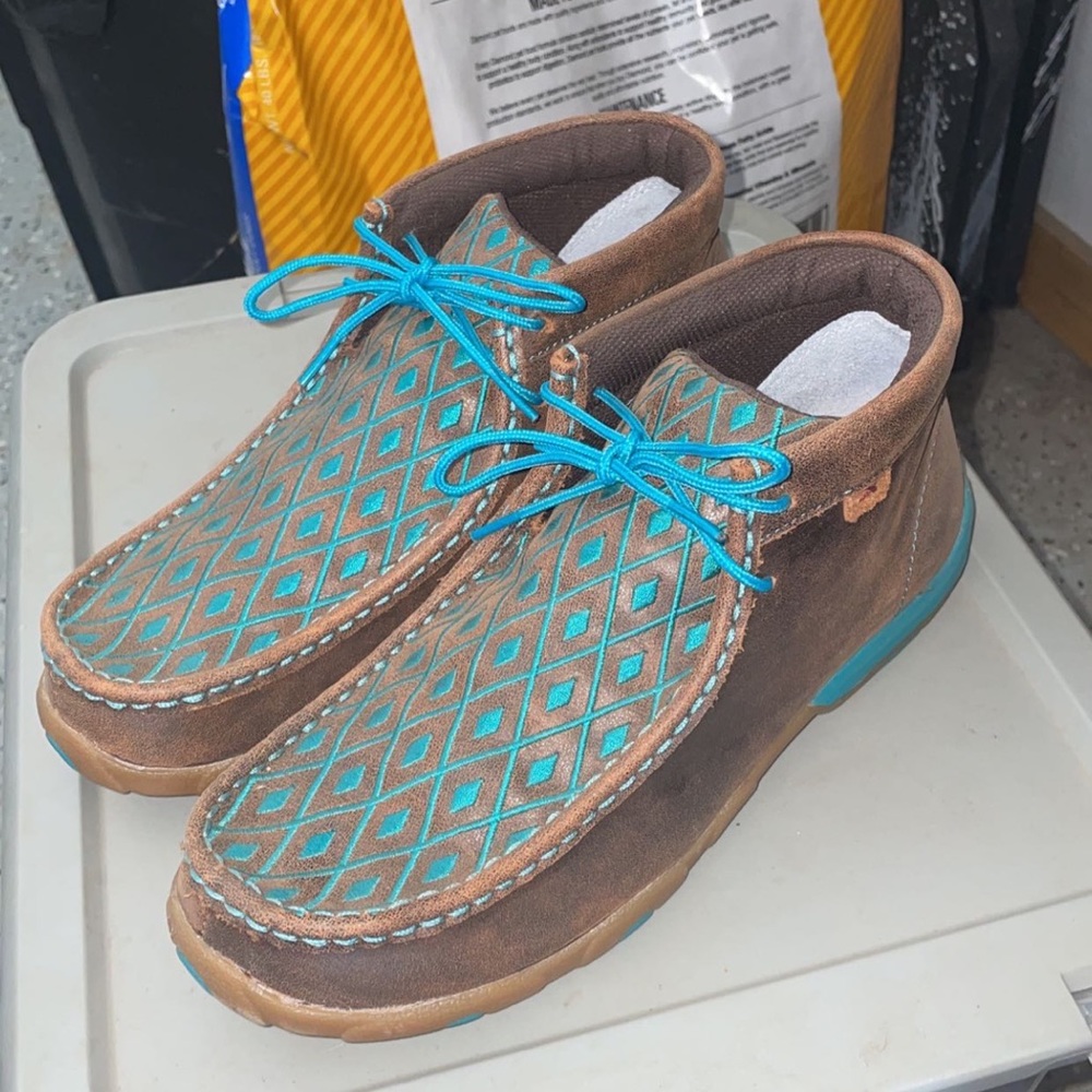 Women’s new twisted X shoes